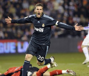 开云体育app-武切维奇统治攻防两端，新疆队狂胜山西队彰显冠军相