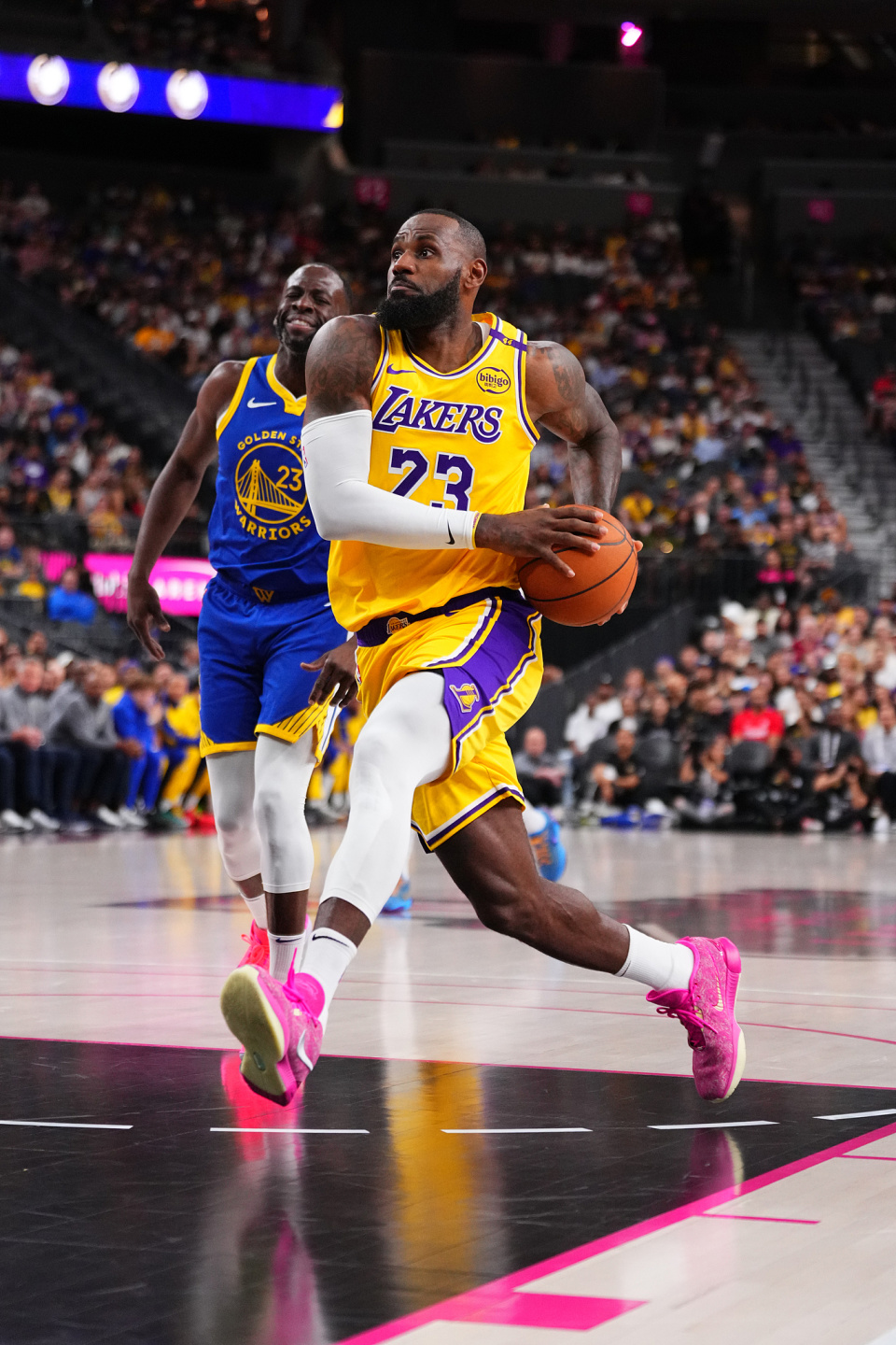 勇士以大胜战胜湖人保持不败纪录