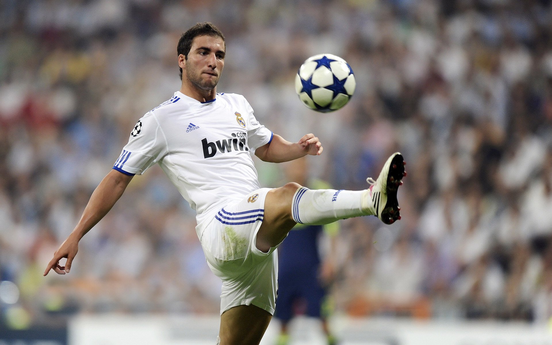 摩纳哥关键战突围安哥拉,李刚仁成为关键先生